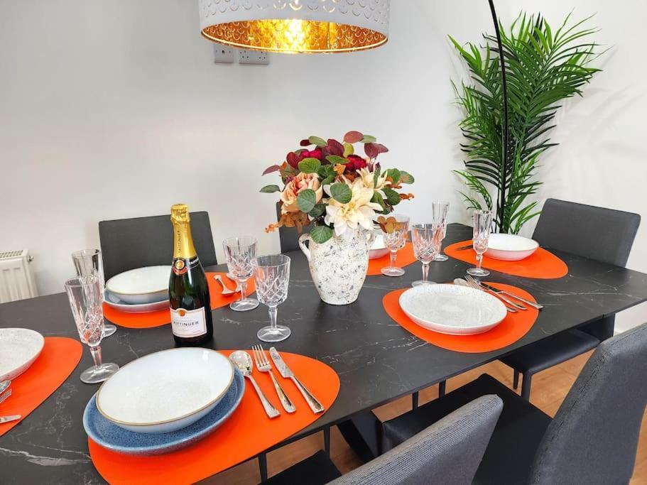 Hutchcomb Villa, 4 Bed Luxury House,oxford+parking